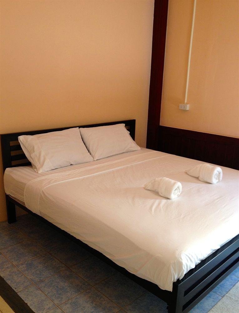 Little Austria Tams Guesthouse Чавенг Бийч Екстериор снимка