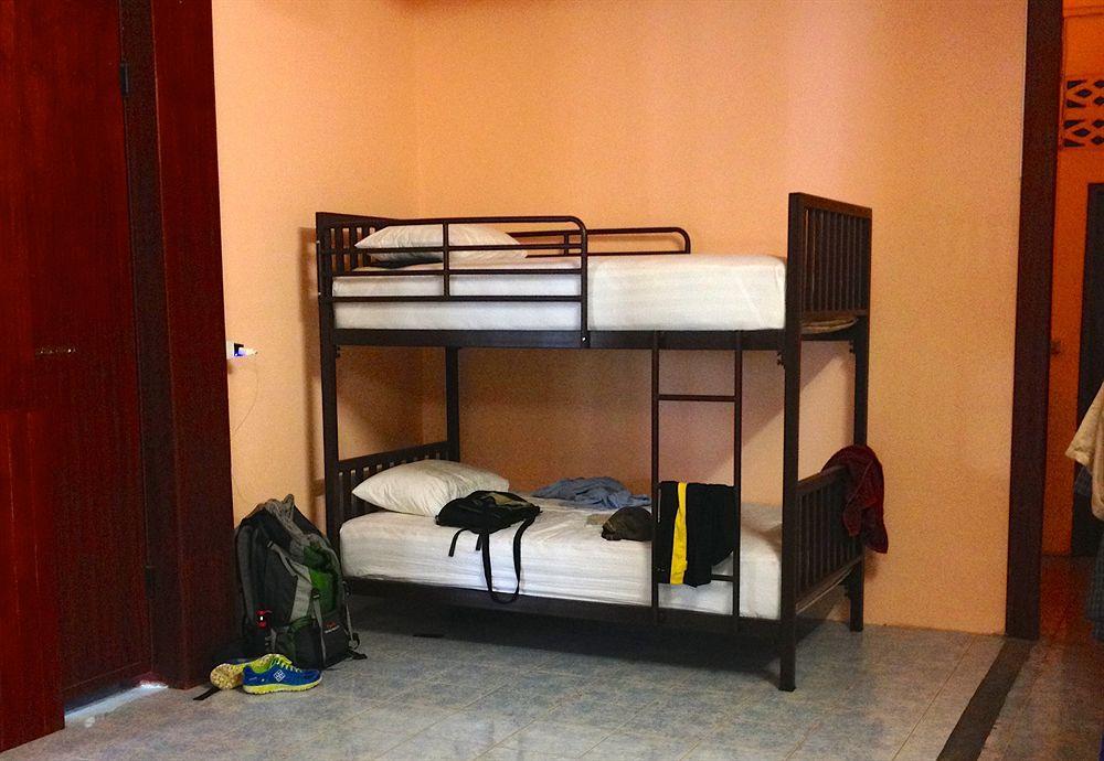 Little Austria Tams Guesthouse Чавенг Бийч Екстериор снимка