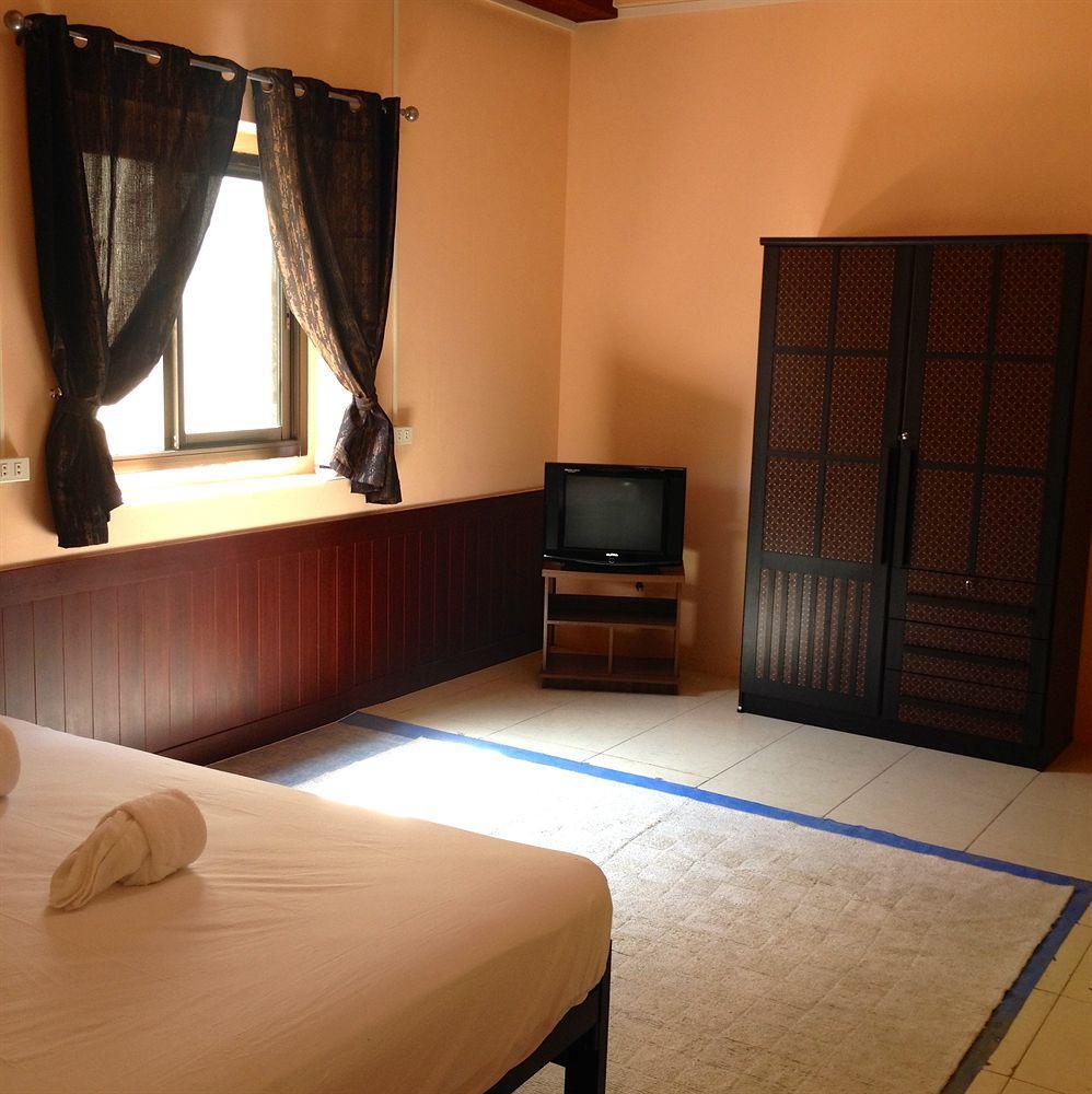 Little Austria Tams Guesthouse Чавенг Бийч Екстериор снимка