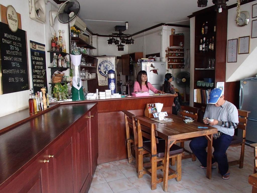 Little Austria Tams Guesthouse Чавенг Бийч Екстериор снимка