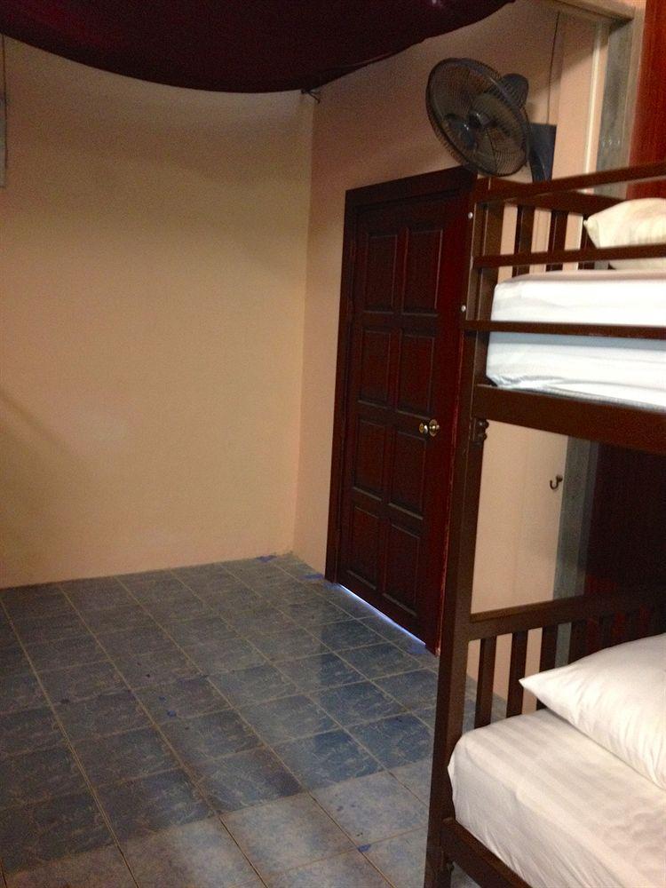 Little Austria Tams Guesthouse Чавенг Бийч Екстериор снимка