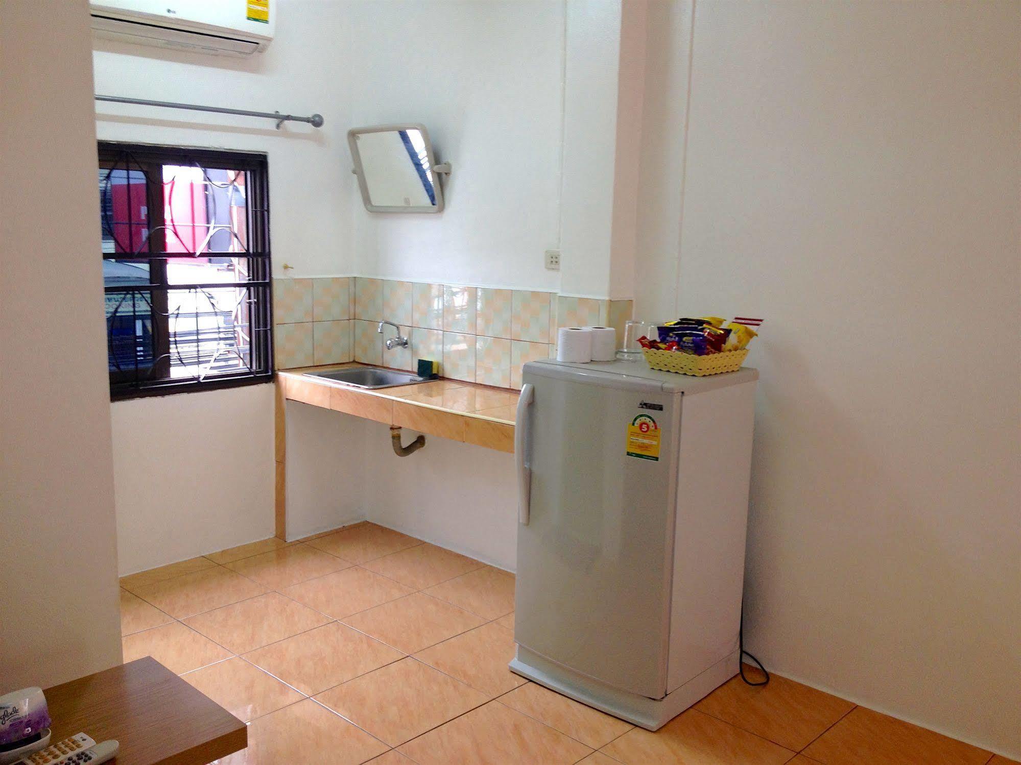 Little Austria Tams Guesthouse Чавенг Бийч Екстериор снимка