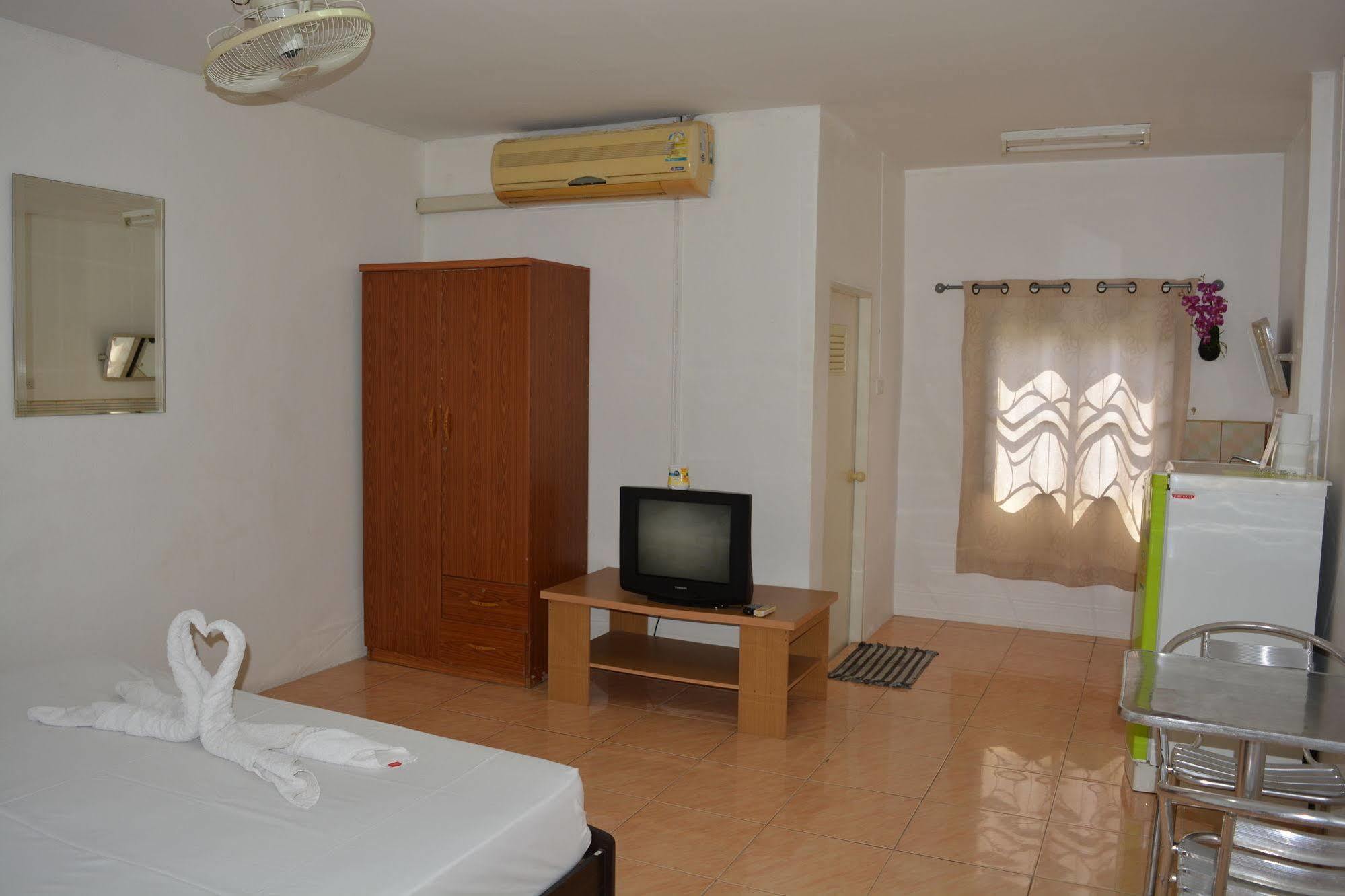 Little Austria Tams Guesthouse Чавенг Бийч Екстериор снимка
